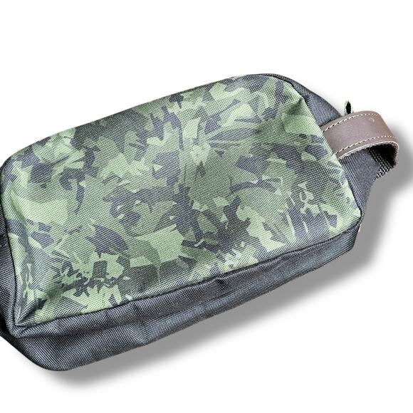 Timberland Core Canvas Travel Kit Toiletry Bag Groom Cosmetic Makeup Dopp Camo - Picture 4 of 12